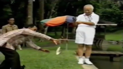 Soeharto saat memancing ikan di Pulau Seribu (Foto: Arsip RI)