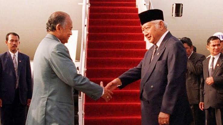 Diamnya Soeharto kepada BJ Habibie untuk NKRI