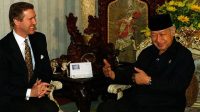 Presiden ke-2 RI Soeharato saat menerima tamu negara (Foto: Arsip RI)