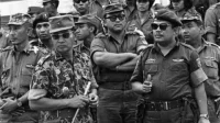 Letkol Soeharto dan pasukannya saat memimpin pasukan (Foto: Arsip RI)